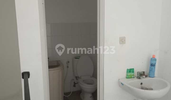 Dr. Wahidin SH Kebomas Gresik 3-Story Town Center Shop House Facing Main Road in Business Area with Rows of Banks, Restaurants, Banks 2