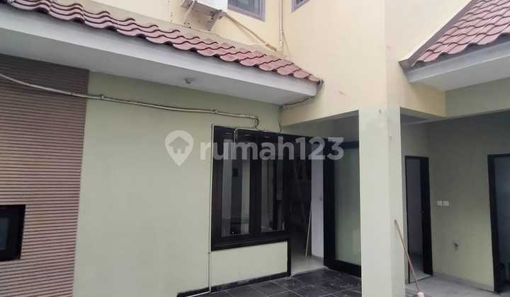 Central Park Ahmad Yani Surabaya House, 2 Floors, 8x18, Certificate of Ownership, Already Renovated, Building Upgraded. 2
