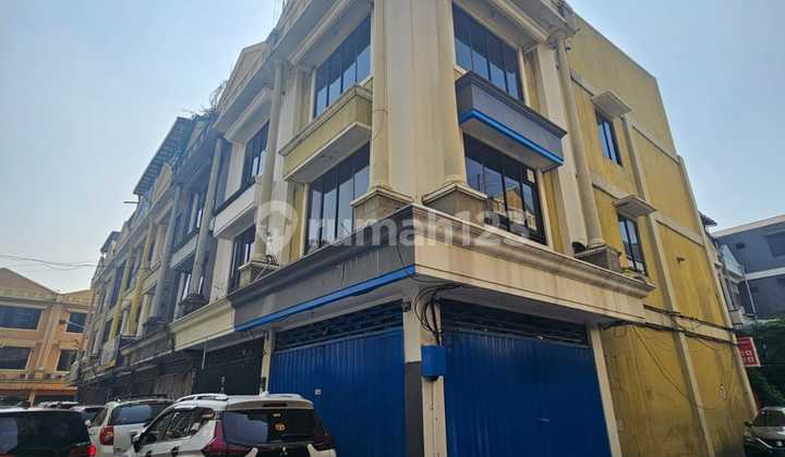 Ruko Gateway Waru Sidoarjo 3.5 Lantai Terawat Hook Cocok Utk Kantor, Klinik, Distributor Dll Ruko Gateway Waru Sidoarjo 3.5 Lantai Terawat Hook Cocok Utk Kantor, Klinik, Distributor Dll