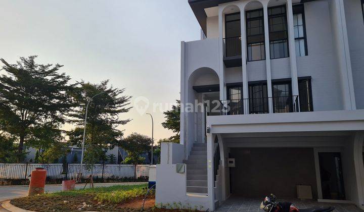 Dijual Rumah Hoek Bangunan Baru 3 Lantai BSD Greenwich @ Aether 1