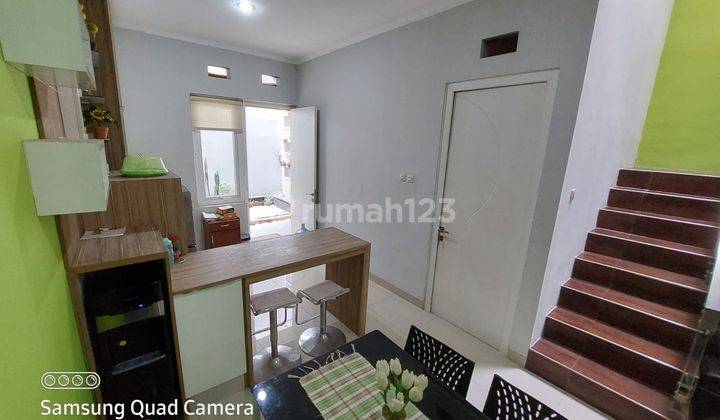 Rumah di Cigadung 2 Lantai SHM Bagus Area kampus