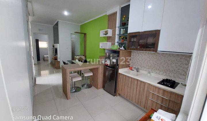 Rumah di Cigadung 2 Lantai SHM Bagus Area kampus