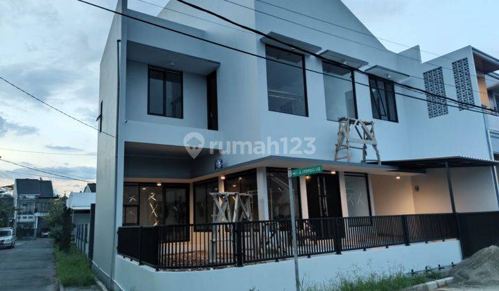 Rumah bagus di Adipura 2 Lantai SHM bangunan baru dekat Summarecon 2