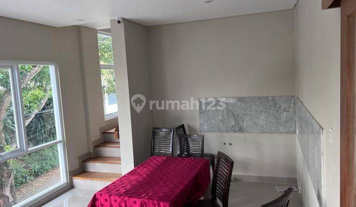 Rumah bagus siap huni di Tubagus Ismail Dago 2 Lantai SHM