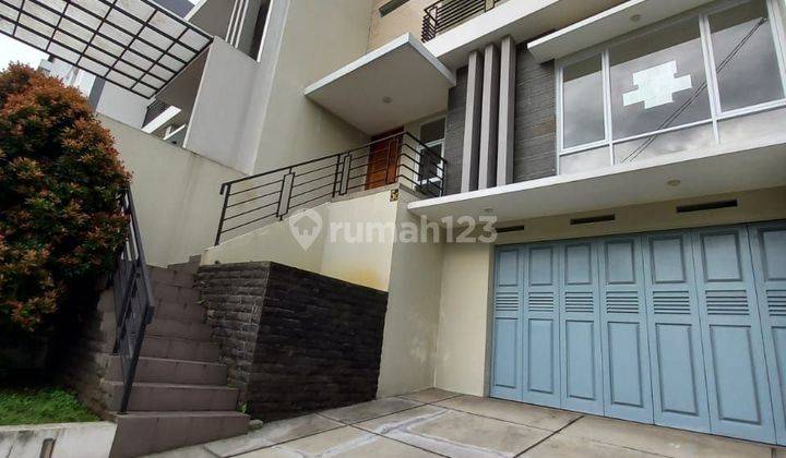 Rumah Bagus di Budisari setiabudhi 2 Lantai SHM dkat Toll pasteur 1