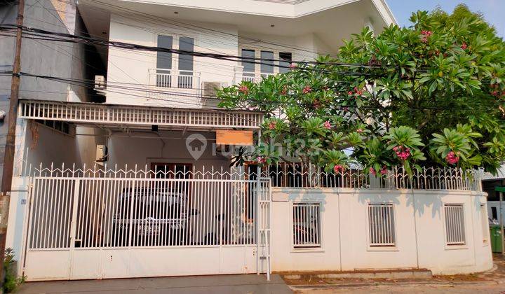 Disewakan Rumah Besar Dan Cantik Untuk Kantor Atau Tempat Tinggal 1