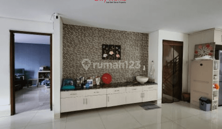 Dijual Rumah di Green Ville, Jakbar 5+1BR Semi Furnish Luas 650m2 1