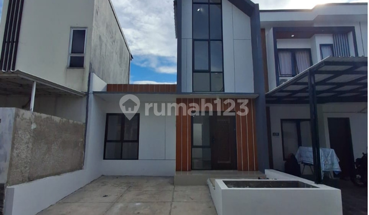 Dijual Rumah Mewah 2 Lantai di Pamulang Tangerang Selatan Dijual Rumah Mewah 2 Lantai di Pamulang Tangerang Selatan