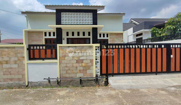 Rumah Baru ada Pintu samping di eka rasmi akses karya jaya dan karya wisata 1