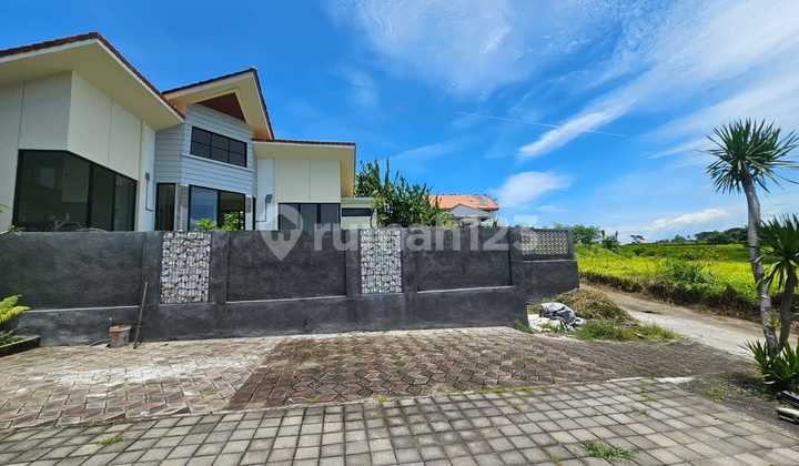Rumah Minimalis Halaman Luas. Area Gianyar