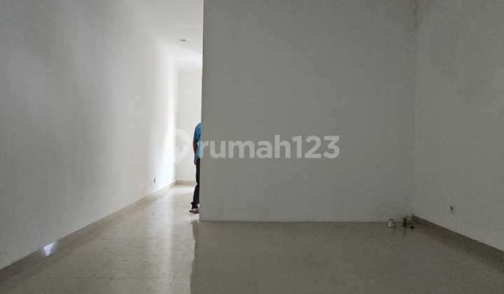 Ready-to-Use Shop House. Tukad Barito Area. 2