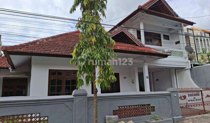 Rumah Besar. Area Sesetan. 2