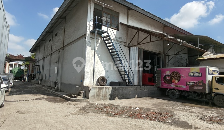 Gudang Besar Area Cargo