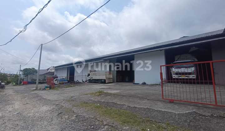 Ready-to-Use Warehouse in Cargo Area Ready-to-Use Warehouse in Cargo Area
