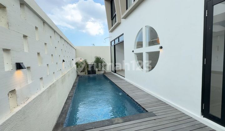 Villa Estate. Nyanyi Beach Area. Villa Estate. Nyanyi Beach Area.