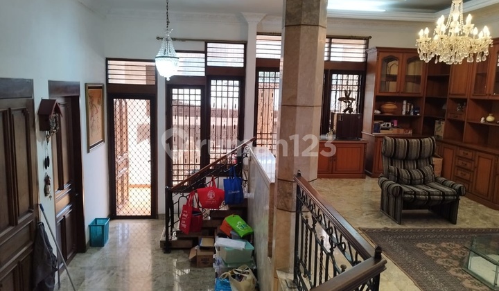 Rumah di Jl Kramat VI,  Jakarta Pusat, dijual segera.  2