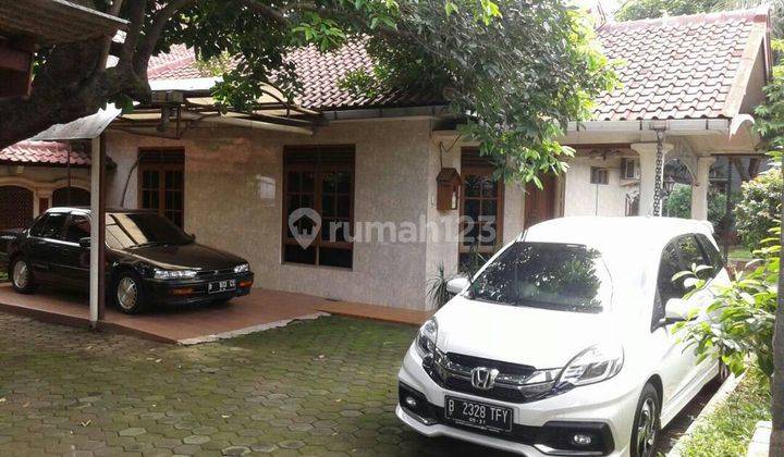 Rumah + Kos2 an  DIJUAL CEPAT di jl. Utan Kayu 1