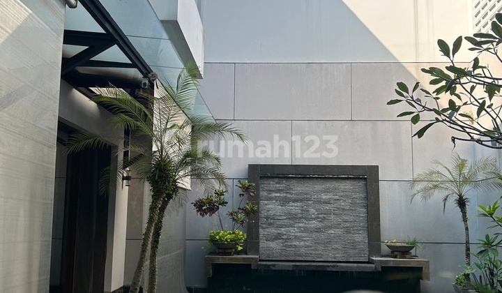 Dijual Rumah Lux dengan Design Minimalis di Pondok Indah