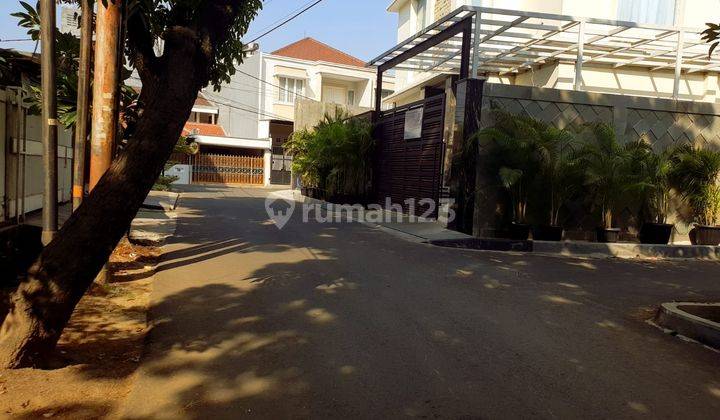 Rumah Mewah 3 Lt Luas Tanah 610 di Gelong Baru Grogol 2