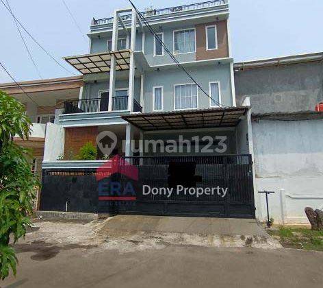 Rumah 3 Lt Luas Tanah 180 di Jl Wedelia Raya, Perumahan Taman, KalideresKencana 1