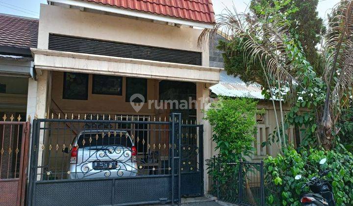 Rumah Hoek 2 Lantai Luas Tanah 261 di Taman Royal 2, Jl Singosari Cipondoh 2