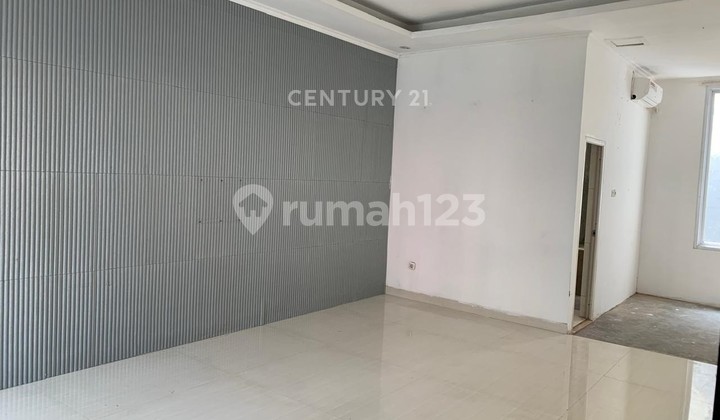 For Sale Strategic House Attractive Price in Graha Raya 2