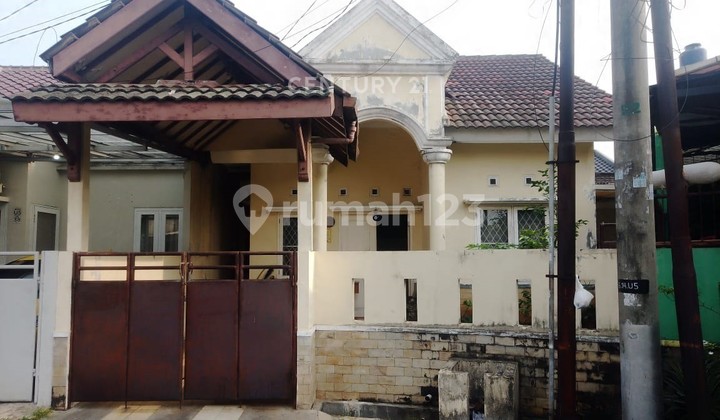 For Sale: House with Easy Access to JORR and KRL Station in BSD Sector XIV.