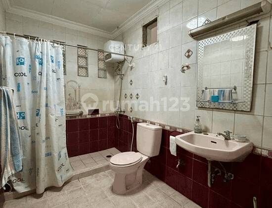 Rumah Cantik Harga Menarik Ada Furnish di Bintaro Jaya Sektor 9 2