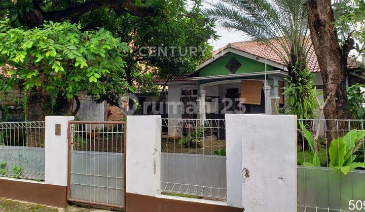 For Sale Serene House with Spacious Yard in South Petukangan, South Jakarta 2