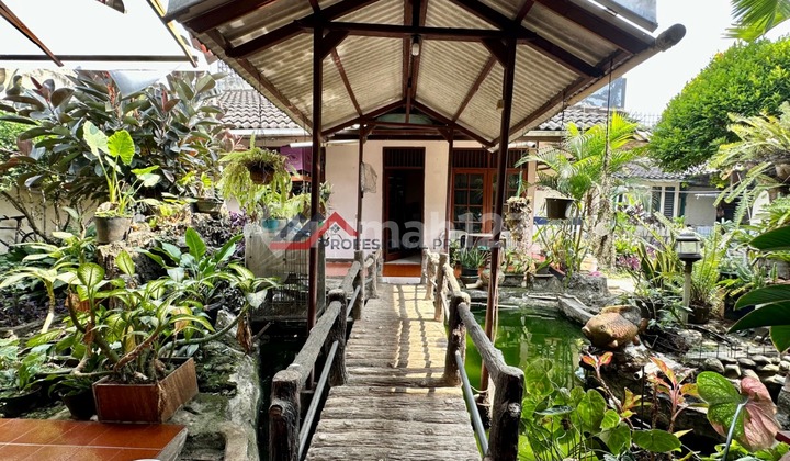 Ready to Live House with a Spacious Yard in Lebak Bulus 2