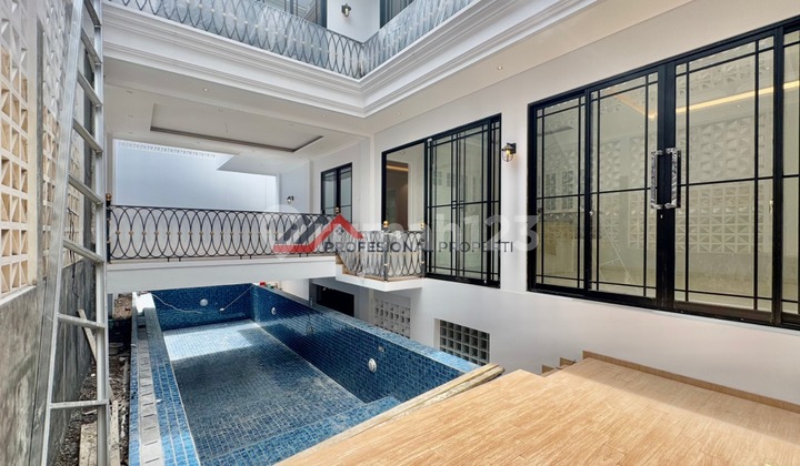 Rumah Siap Huni Bergaya Modern Klasik di Cilandak Jakarta Selatan 2