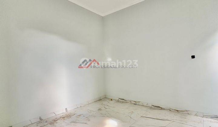 Dijual rumah siap huni dilokasi strategis dekat ke SCBD dan kemang 2 Lantai di Wijaya  2