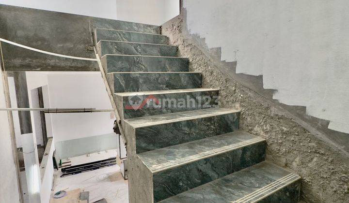 Dijual rumah siap huni dilokasi strategis dekat ke SCBD dan kemang 2 Lantai di Wijaya  7