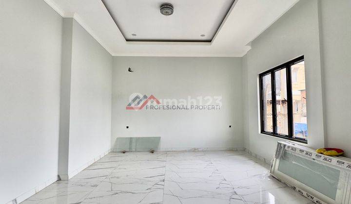 Dijual rumah siap huni dilokasi strategis dekat ke SCBD dan kemang 2 Lantai di Wijaya  9