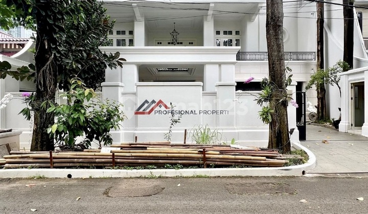 Rumah Mewah Classic Siap Huni Lokasi Premium 