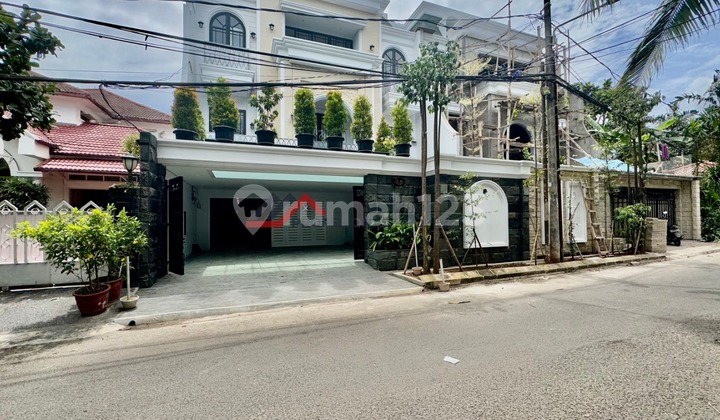 Rumah Siap Huni Bergaya Modern Klasik di Cilandak Jakarta Selatan