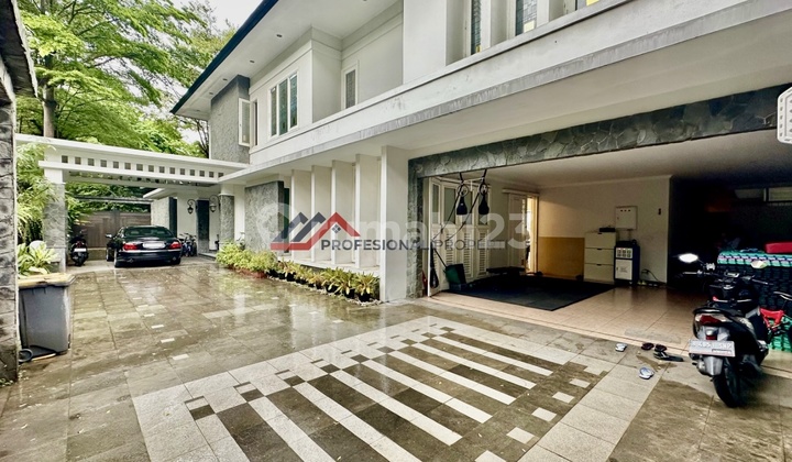 Rumah Mewah Dalam Komplek Lokasi Premium Dikemang