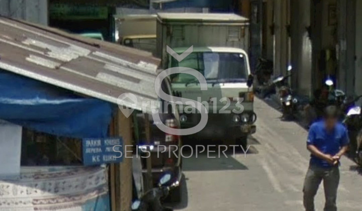 FOR SALE 3-STORY SHOPHOUSE ON TAMIM STREET, BANDUNG CITY 2