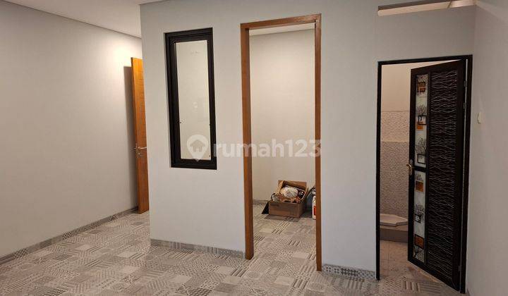 Di Jual Rumah Baru Minimalis 2 Lantai Taman Holis Indah
 2