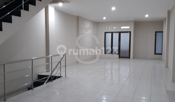FOR RENT: 4-STORY READY-TO-USE SHOPHOUSE IN CIJERAH, BANDUNG CITY FOR RENT: 4-STORY READY-TO-USE SHOPHOUSE IN CIJERAH, BANDUNG CITY