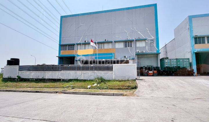 Gudang Dengan Loading Dock Di Kaw. Industri Delta Silicon 2