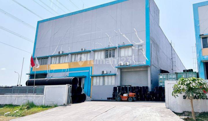 Gudang Dengan Loading Dock Di Kaw. Industri Delta Silicon 1