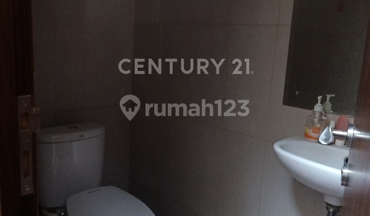 Elegant Beautiful House Fully Renovated Land 200m2 Building 127m2 Simprug Lippo 2