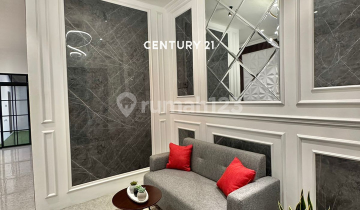 Rumah Bagus 2 Lantai Semi Furnished di Hawaii Extension 2