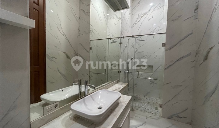 6 Bedroom House in Kebayoran Baru, South Jakarta 2