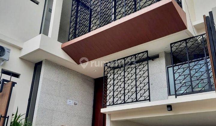 Modern Tropical Townhouse In Kemang, Jakarta Selatan 1