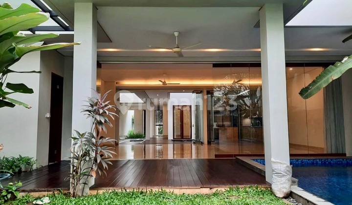Modern Tropical House in Kemang, South Jakarta