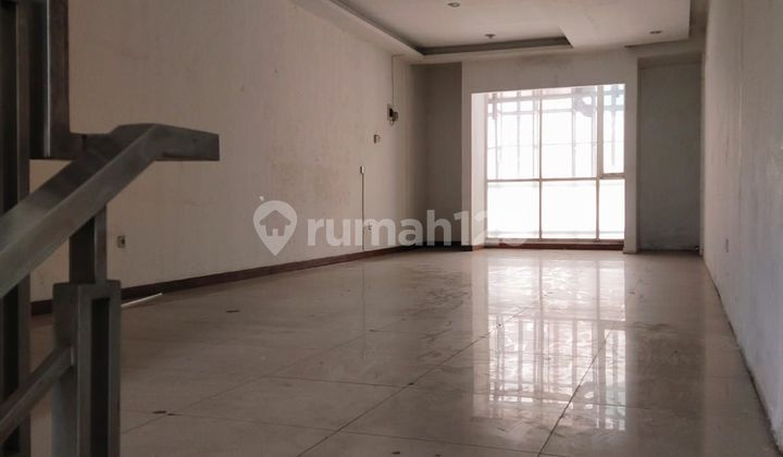 For Rent: Strategic 3-Story Shop House on Kopo Main Road. Kopo Main Road. 2