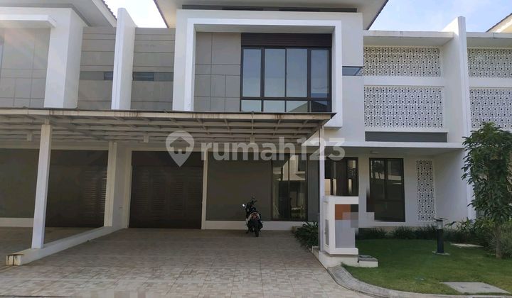 Sewa Cepat!! Rumah Btari Kamar 4+1 , Carport 2, di Summarecon Bandung