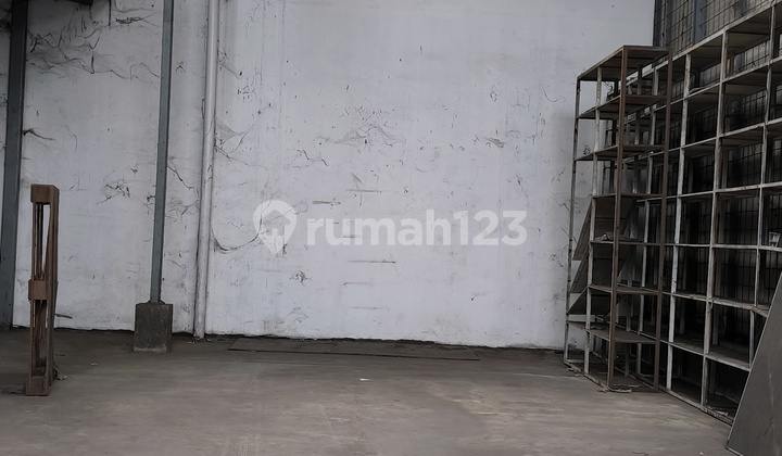 For Rent: Warehouse on Main Road, High Traffic Flow
For Rent: Warehouse on Main Road Near Factory, Densely Populated, Suitable for Various Businesses For Rent: Warehouse on Main Road, High Traffic Flow
For Rent: Warehouse on Main Road Near Factory, Densely Populated, Suitable for Various Businesses